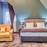 St Lukas Medical & 4*
