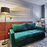 St Lukas Medical & 4*