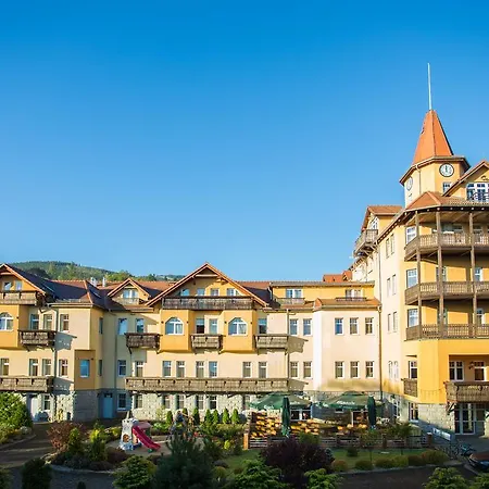 St Lukas Medical & 4*