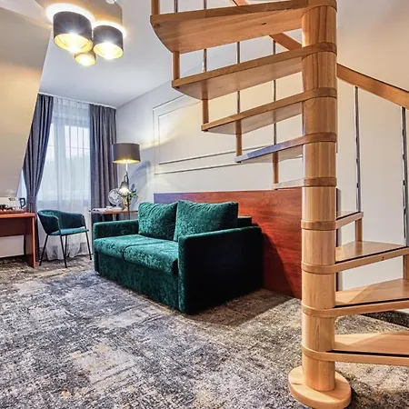 St Lukas Medical & 4*