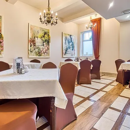 St Lukas Medical & 4*