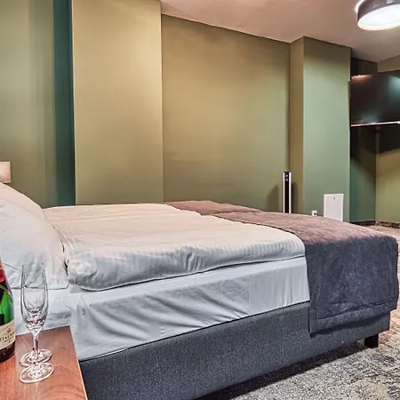 St Lukas Medical & 4*