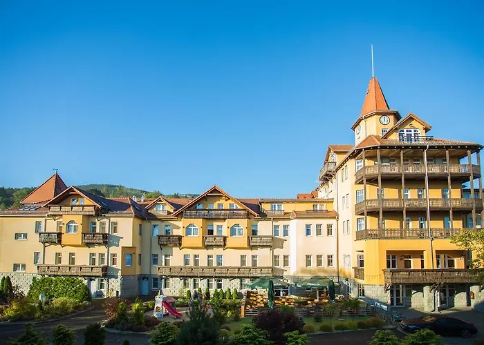 St Lukas Medical & 4*